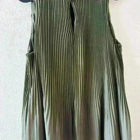 A new day green tank/blouse - Picture 6 of 6